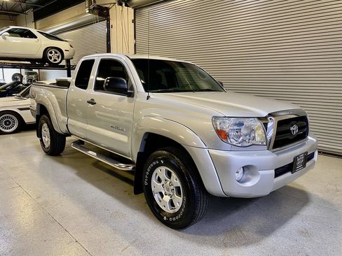 Used 2006 Toyota Tacoma PreRunner RWD image 3