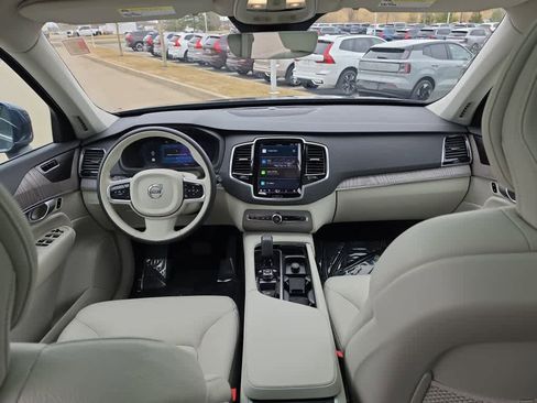 Used 2023 Volvo XC90 B6 Plus w/ Protection Package Premier image 9