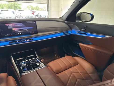 Used 2024 BMW i7 xDrive60 w/ Premium Package image 56