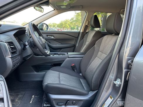 Used 2025 Nissan Rogue SV FWD image 22
