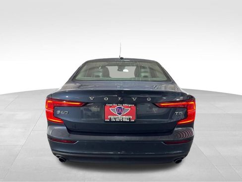Used 2019 Volvo S60 T5 Momentum w/ Premium Package FWD image 6