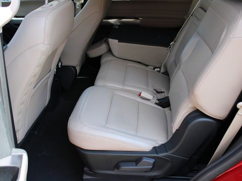 Used 2024 Ford Explorer Limited image 12