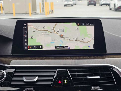 Used 2019 BMW 530e w/ M Sport Package image 24