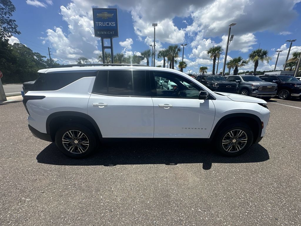 Used 2025 Chevrolet Traverse LT FWD image 17