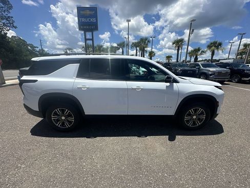 Used 2025 Chevrolet Traverse LT FWD image 17