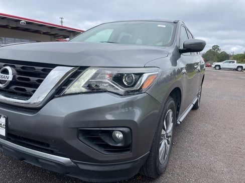 Used 2020 Nissan Pathfinder SV image 10