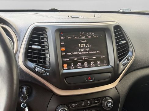 Used 2015 Jeep Cherokee Latitude w/ Cold Weather Group AWD/4WD image 14