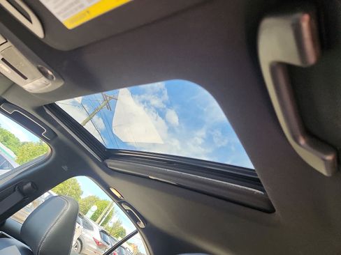 Used 2023 INFINITI Q50 Sensory image 16