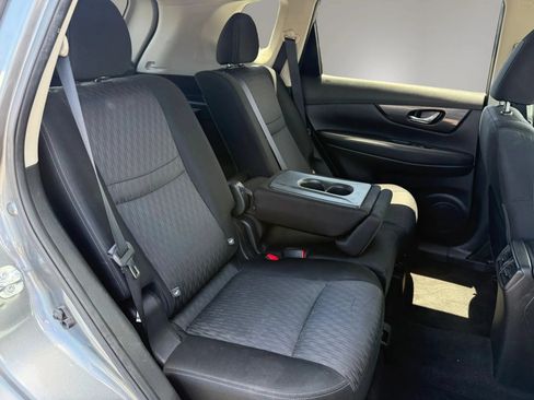 Used 2017 Nissan Rogue SV AWD/4WD image 35
