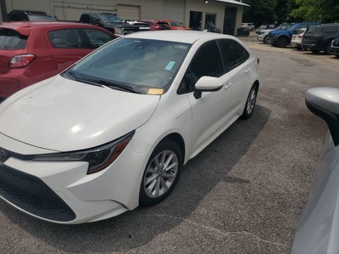 Used 2021 Toyota Corolla LE w/ LE Convenience Package FWD image 1