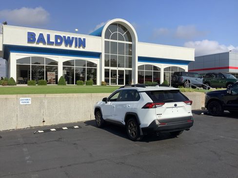 Used 2023 Toyota RAV4 AWD Hybrid image 5