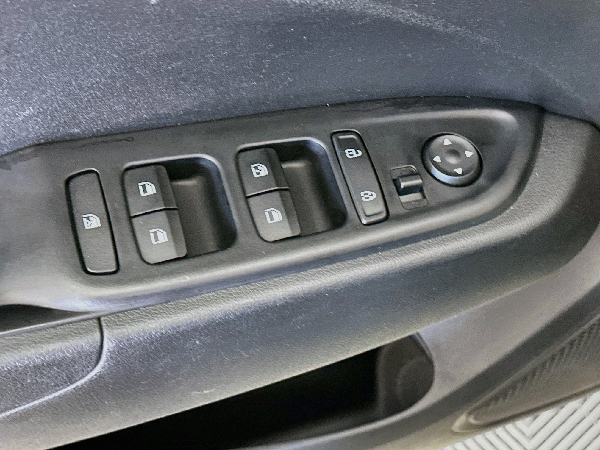 Used 2025 Hyundai Venue SEL FWD image 15