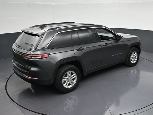 Used 2023 Jeep Grand Cherokee Laredo RWD image 21