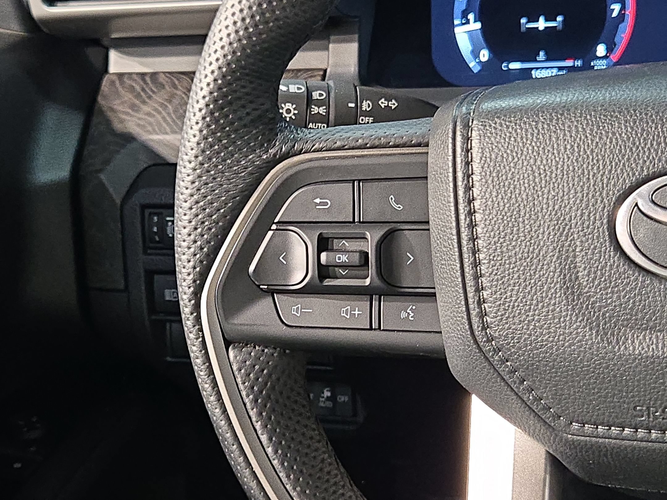 Certified 2024 Toyota Tacoma Limited w/ Limited Package (LT) AWD/4WD image 28