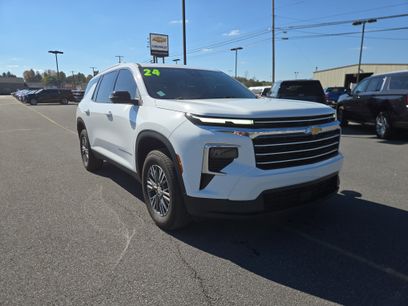 Used 2024 Chevrolet Traverse LT