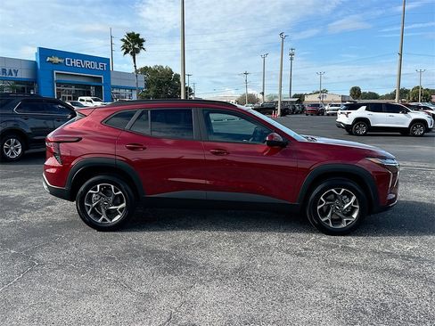 Certified 2025 Chevrolet Trax LT w/ Driver Confidence Package image 4