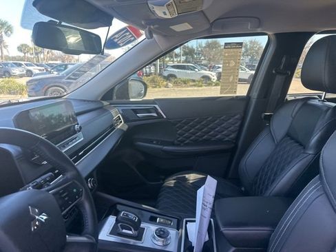Used 2024 Mitsubishi Outlander SEL Black Edition image 16