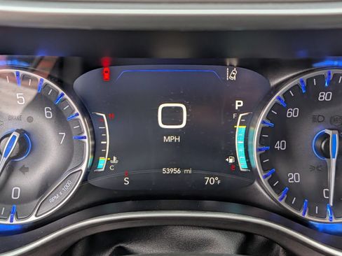Used 2023 Chrysler Pacifica Touring-L FWD image 27