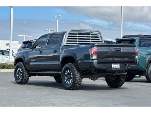 Used 2020 Toyota Tacoma TRD Off-Road w/ TRD Premium Off Road Package AWD/4WD image 6