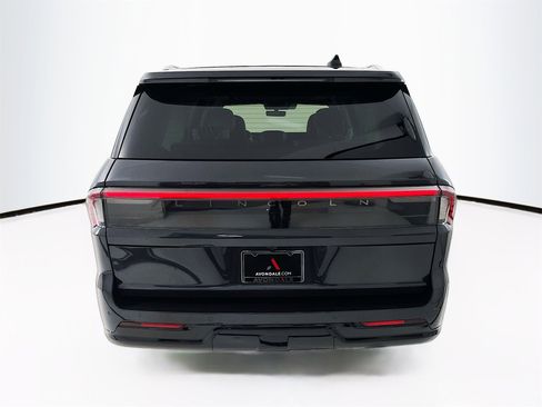 Used 2025 Lincoln Navigator Reserve image 7
