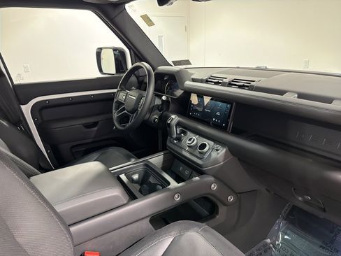 Used 2023 Land Rover Defender 110 X-Dynamic SE image 24