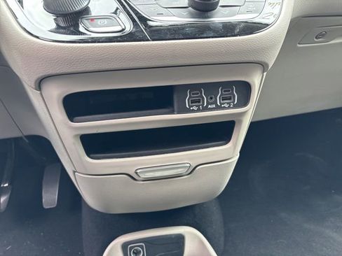 Used 2022 Chrysler Voyager LX FWD image 18