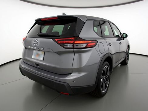 Used 2025 Nissan Rogue SV FWD image 9