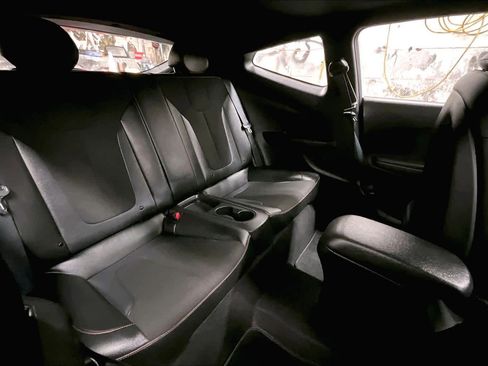 Used 2019 Hyundai Veloster 2.0 Premium image 18