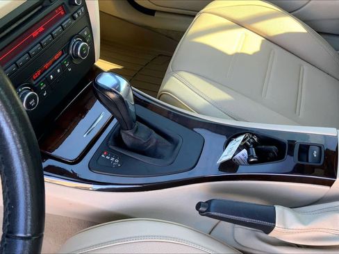 Used 2013 BMW 328i Convertible image 17