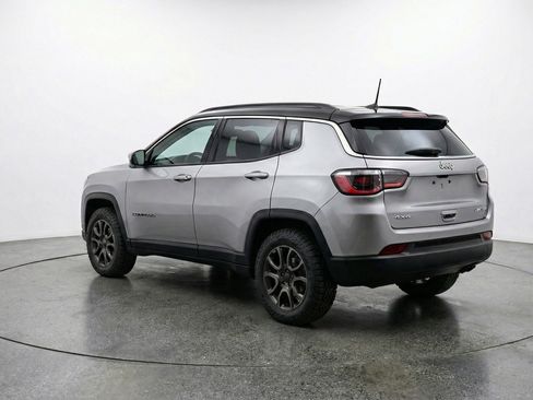 Used 2025 Jeep Compass Trailhawk AWD/4WD image 6
