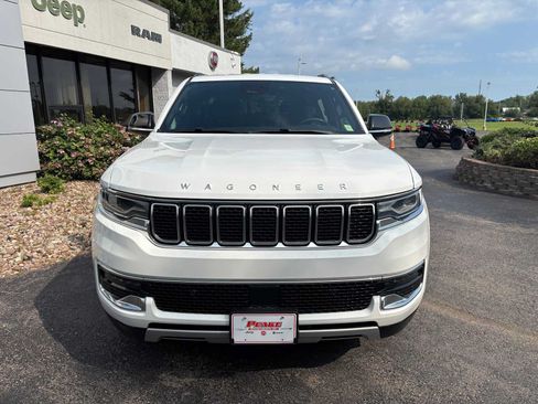 Used 2024 Jeep Wagoneer Series II w/ Flexible Seating Group AWD/4WD image 9