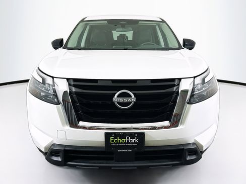 Used 2024 Nissan Pathfinder S image 2