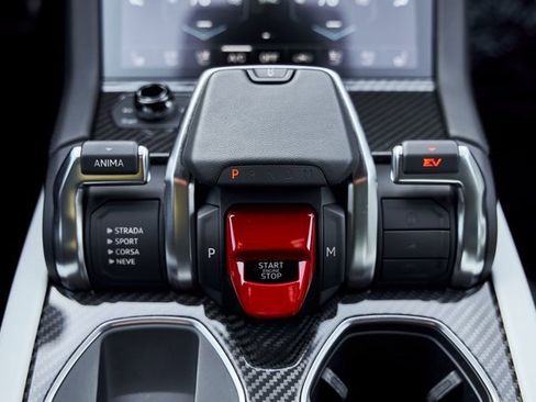 Used 2025 Lamborghini Urus SE image 68