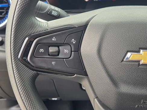 Used 2025 Chevrolet Trax LT FWD image 36