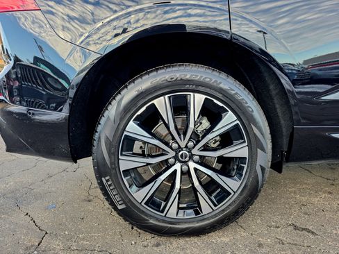 Used 2024 Volvo XC60 B5 Plus image 28