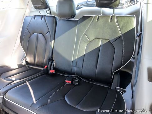 Used 2023 Chrysler Pacifica Limited FWD image 19