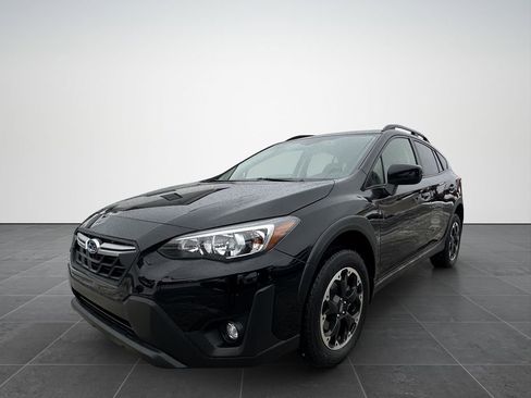 Used 2022 Subaru Crosstrek 2.0i image 2