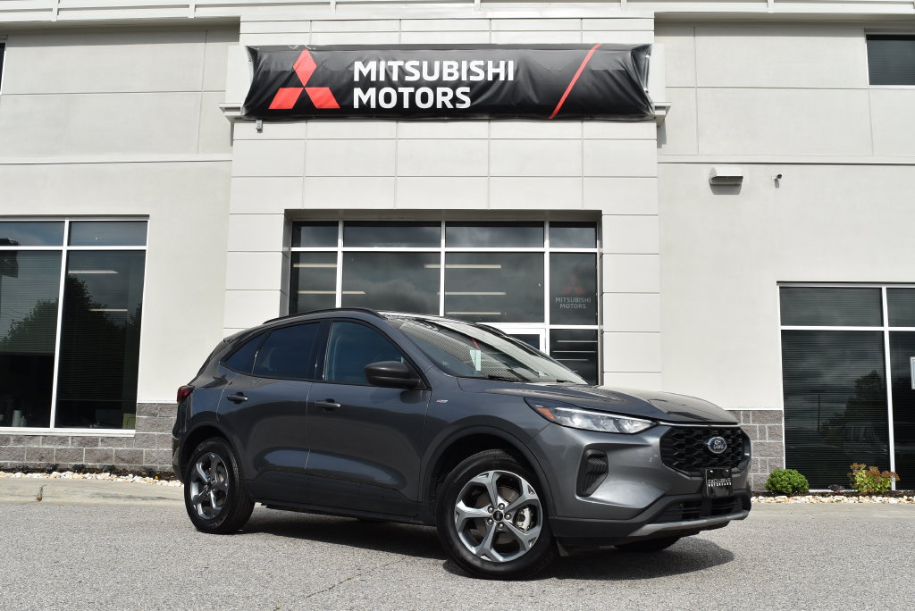 Used 2025 Ford Escape ST-Line AWD/4WD image 1