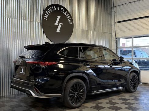 Used 2023 Toyota Highlander XSE image 3