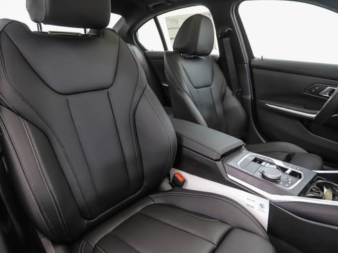 Used 2025 BMW 330i xDrive Sedan w/ Premium Package image 30