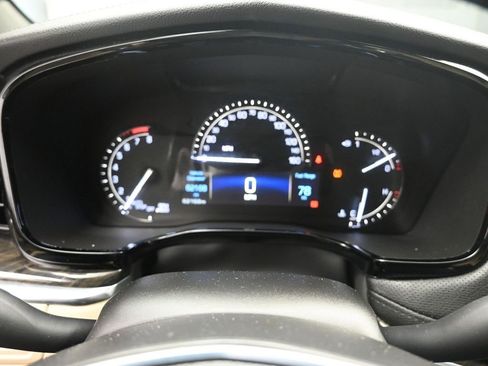 Used 2018 Cadillac XT5 FWD w/ LPO, Wheel Lock Package image 10