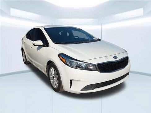 Used 2017 Kia Forte S FWD image 4