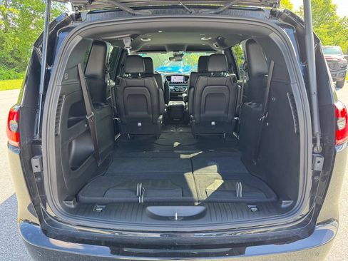 Certified 2024 Chrysler Pacifica Touring-L w/ S Appearance Package AWD/4WD image 30