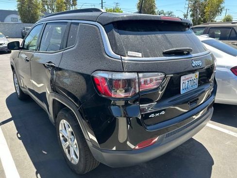 Used 2024 Jeep Compass Latitude AWD/4WD image 2