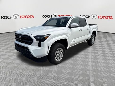 Used 2025 Toyota Tacoma SR5 AWD/4WD image 3