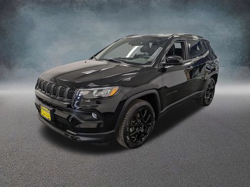Used 2023 Jeep Compass Latitude AWD/4WD image 1