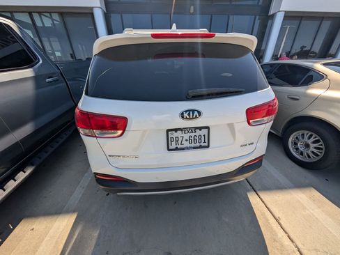 Used 2017 Kia Sorento EX FWD image 3