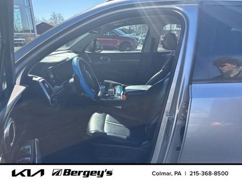 Certified 2021 Kia Sorento S w/ Panoramic Sunroof Package AWD/4WD image 9