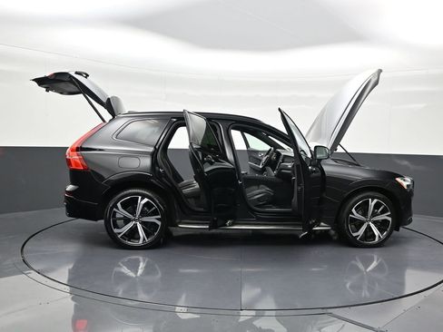 Certified 2022 Volvo XC60 B5 R-Design w/ Advanced Package image 38