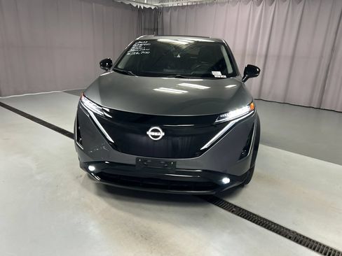 Used 2023 Nissan Ariya AWD image 2